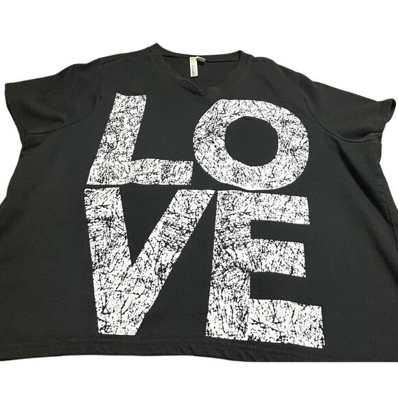 Feathers Black and White 'Love' Women’s T-Shirt - Picture 1 of 3